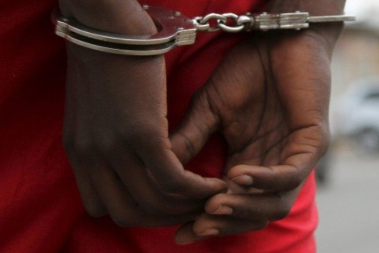 PRM em Maputo captura homem congolese por falsificação de Documentos 