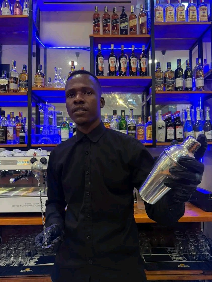 Lopes Simão Rompe Barreiras e Coloca Moçambique na Elite da Coquetelaria Mundial
